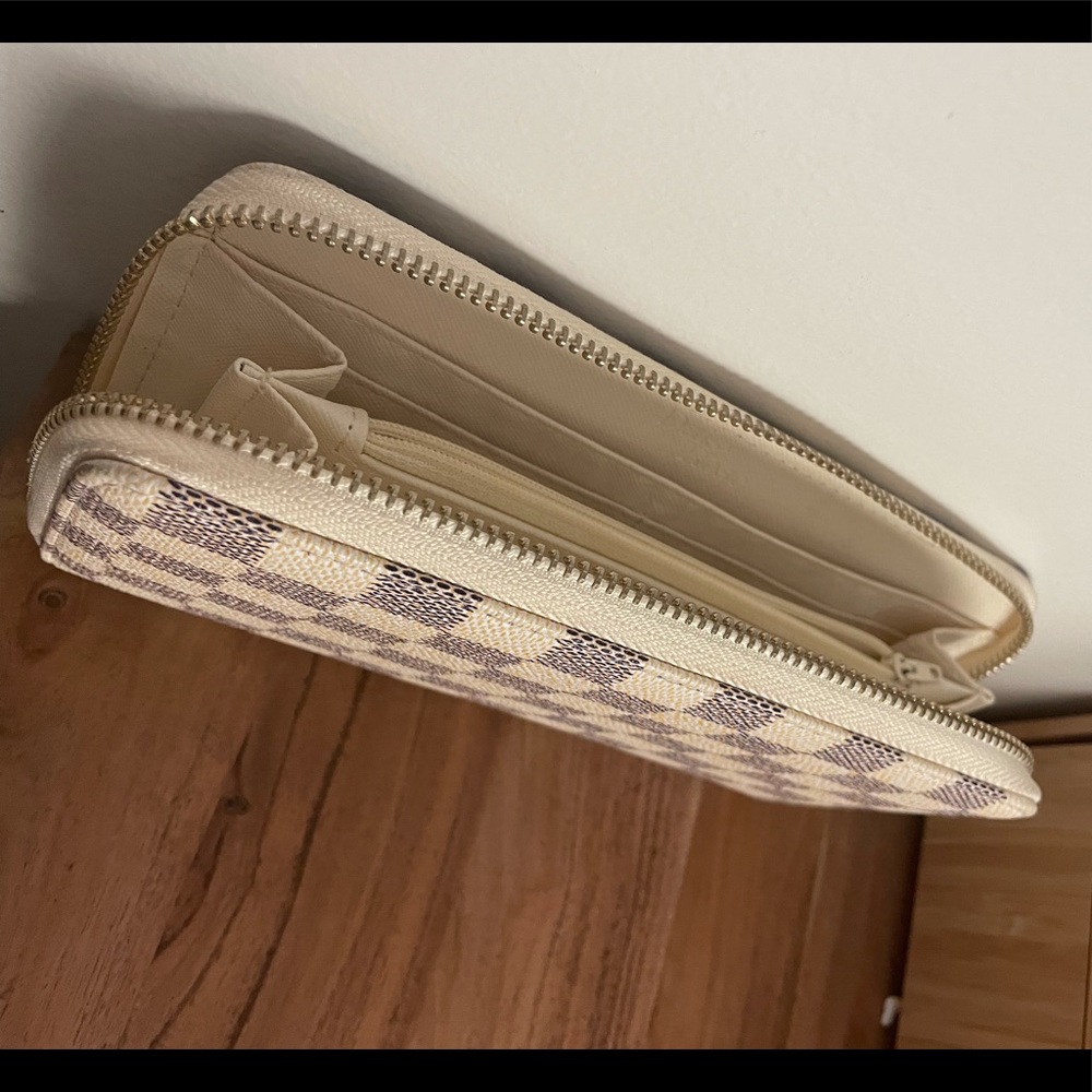 Wallet - Picture 3 of 3